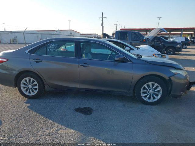 Toyota Camry Le Image 16