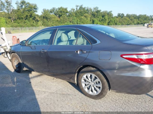 Toyota Camry Le Image 13