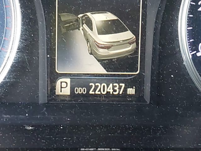 Toyota Camry Le Image 2